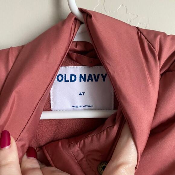 Old Navy 4T Girls Mauve Puffer Vest - Picture 2 of 2